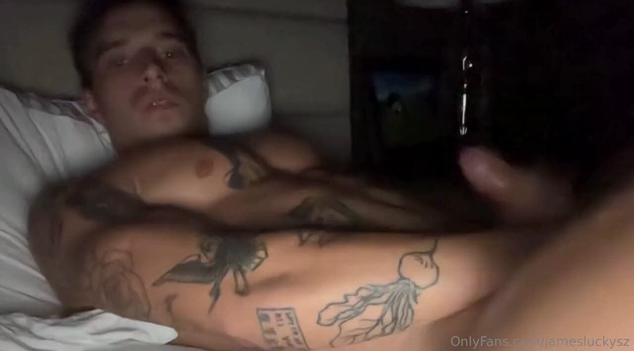 Late night jerk off in bed and shooting a load over myself – James Hilerio (james2xlh)